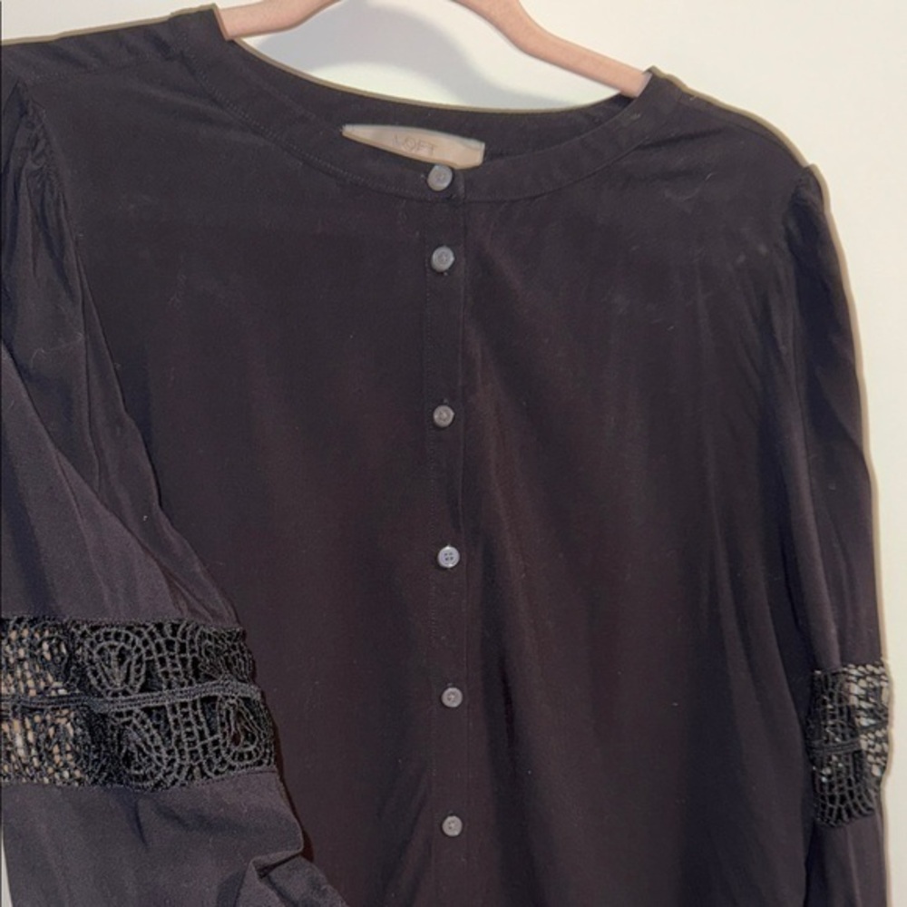 LOFT Black Button-Front Long Sleeve Shirt with Lace Sleeve Insets - Medium